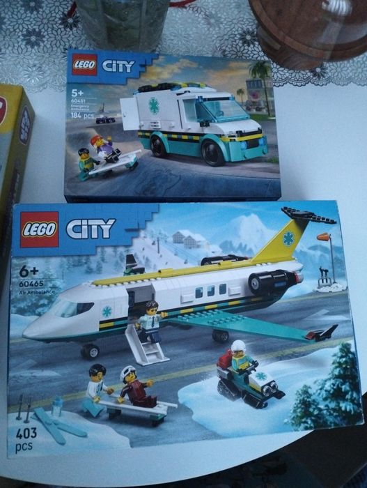 Dwa zestawy LEGO city