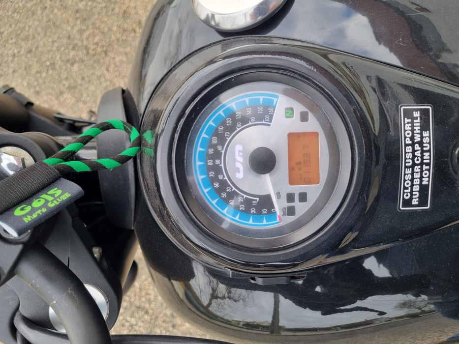 moto UM Renegade Comando