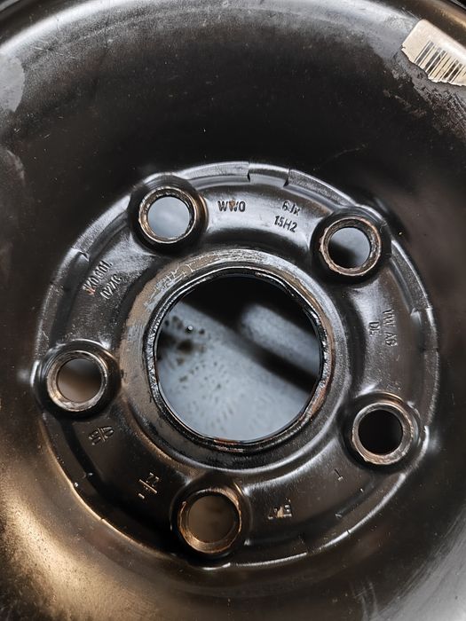 Koła R15, 5x112 z oponami zimowymi Goodyear 195x65 oraz z kołpakami VW