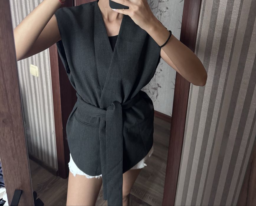 Костюмный жилет, безрукавка на поясе Zara
