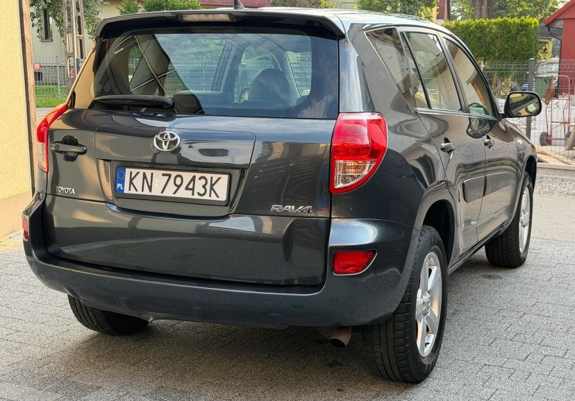 Toyota RAV4 2008 бензин 2.0 VVT-i  4WD Автомат Executive