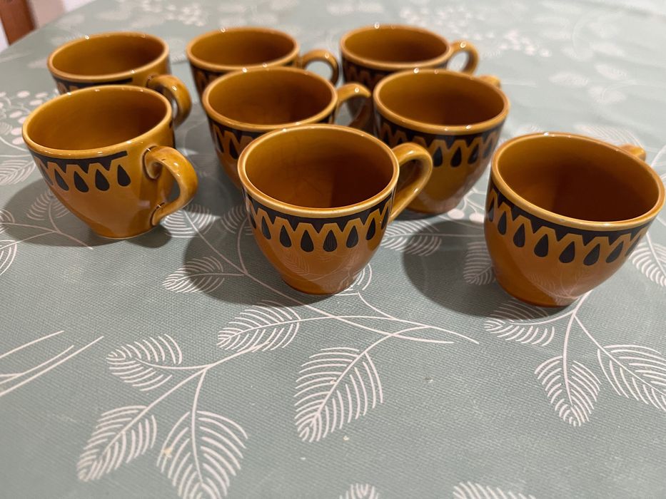 Taças de café novos antigos
