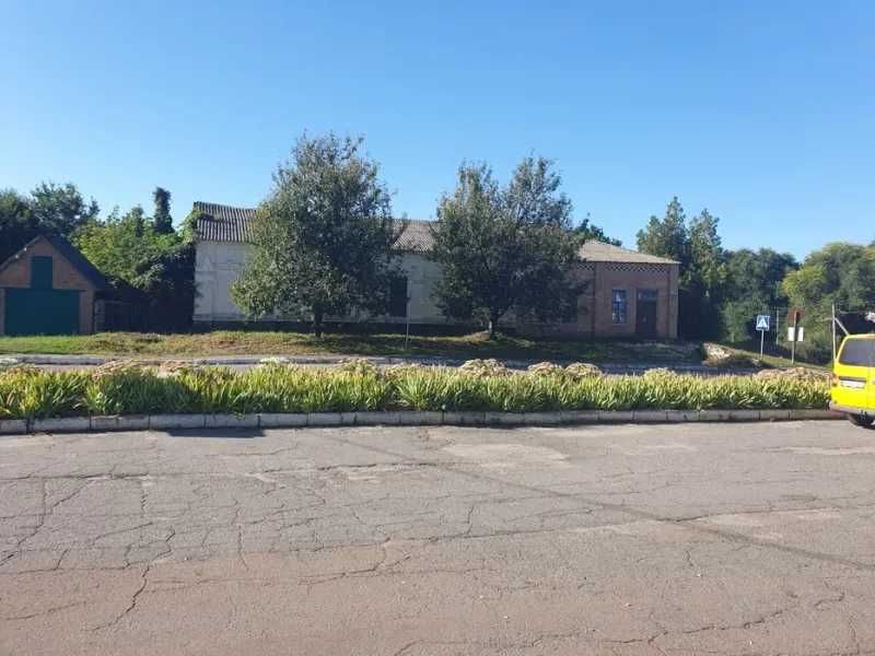 ПРОДАЖ - Продається майновий комплекс, площею 415,0 кв.м. с. Чорнухи