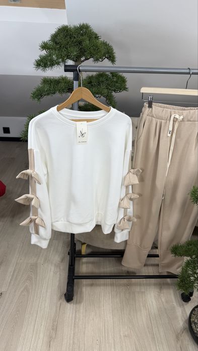 Dres bezowy kokardki