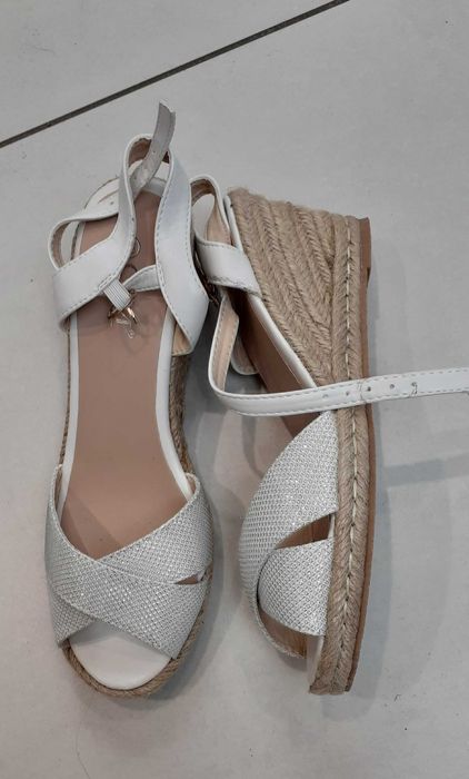 Buty sandały r. 38 białe srebrne