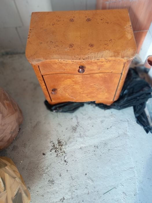 Sprzedam dwie szafki nocne lata60  w dość  dobrym stanie