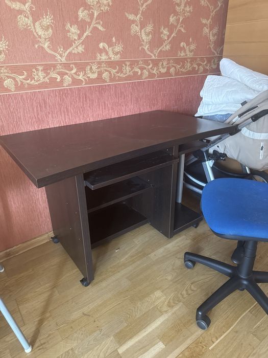 Компюткрний стіл і крісло