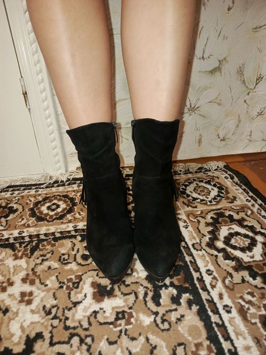 Замшеві сапожки Karollina