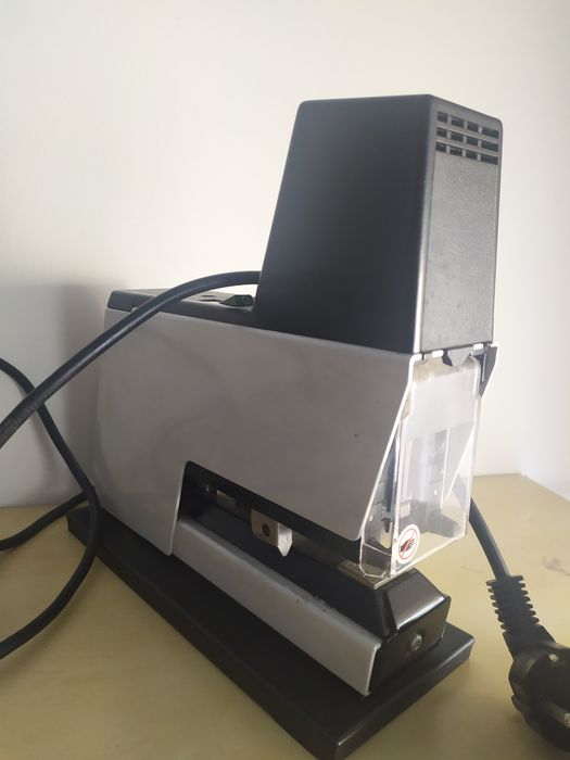 Máquina agrafadorora RAPID elétrica industrial/indústria - modelo 105E