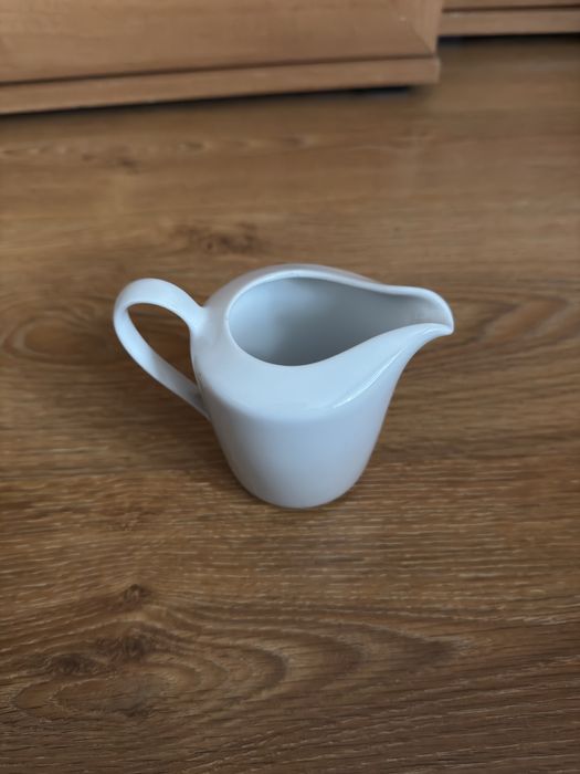 Porcelanowy mlecznik