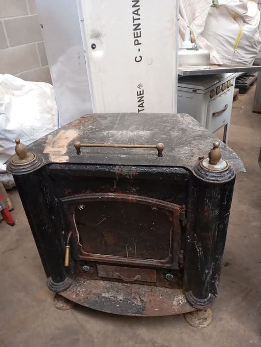 Vendo esta salamandra muita bonita bom estado