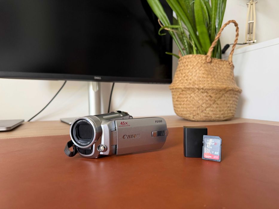 Kamera Canon FS100 | Camcoder | Dad cam | Super stan | VHS ale wygodniej bo na kartę SD