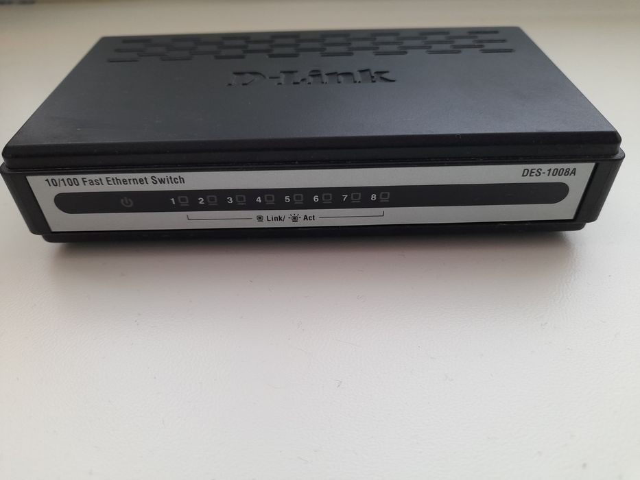 Комутатор d-link des-1008A маршрутизатор