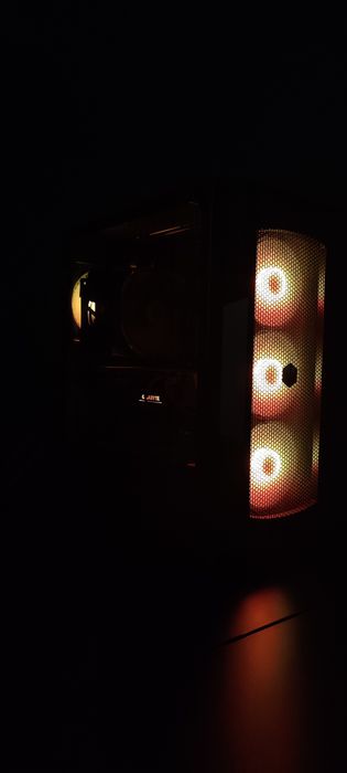 Komputer i7-13700kf, 32 GB ram, SSD 2tb m2, RTX 3060 ti.