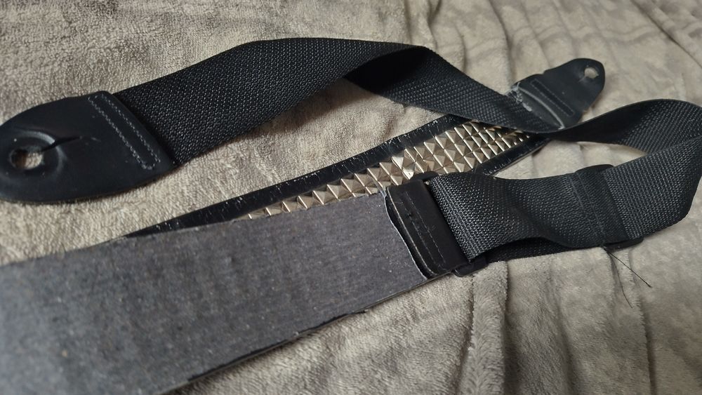 Pasek do gitary basowej. Punk. Używany. Tanio