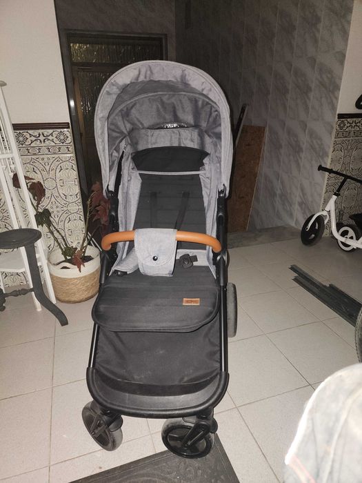 Carrinho bebe praticamente novo