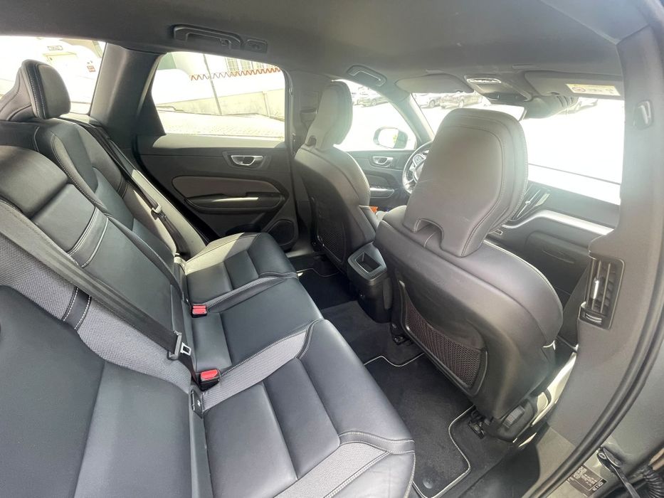 Volvo XC60 B4 Híbrido Gasóleo R-Design | Dez 2020 | 96.000 km | 1º Dono