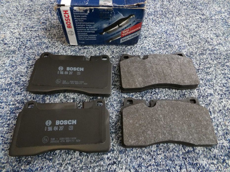 Гальмівні колодки VW Touareg. Повний комплект.