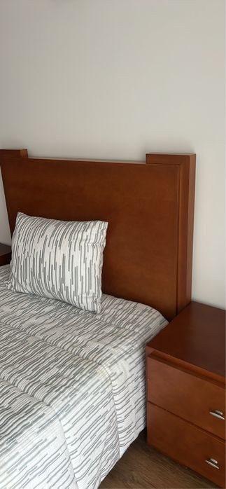 Cama com mesinhas de cabeceira colchao e estrado