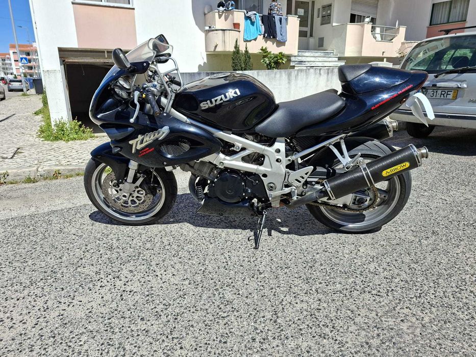 Vendo tl 1000s usada em bom estado