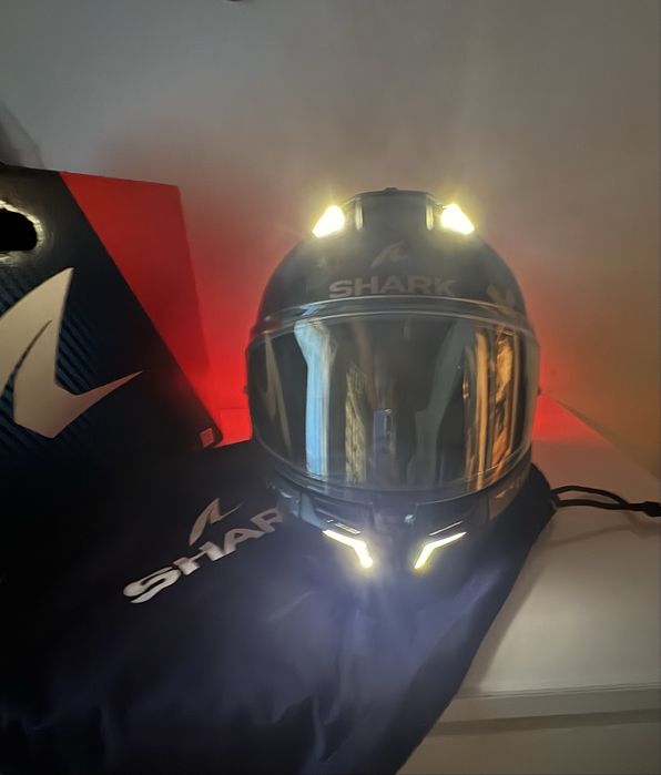Capacete SHARK com Leds