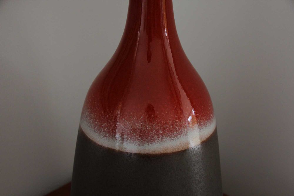 Conjunto de prato e jarro de porcelana