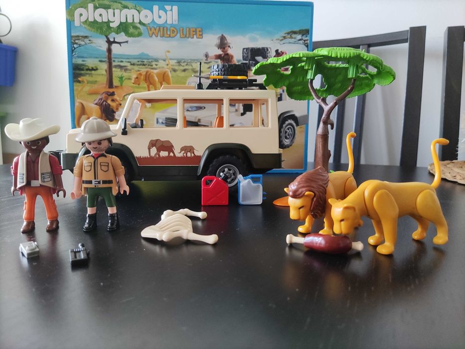 PLAYMOBIL Wild Life 6798 Samochód terenowy z wyciągarką