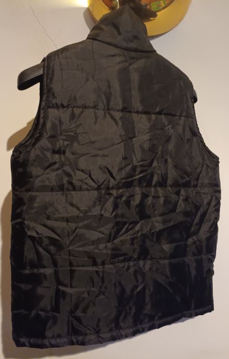 Colete preto impermeável