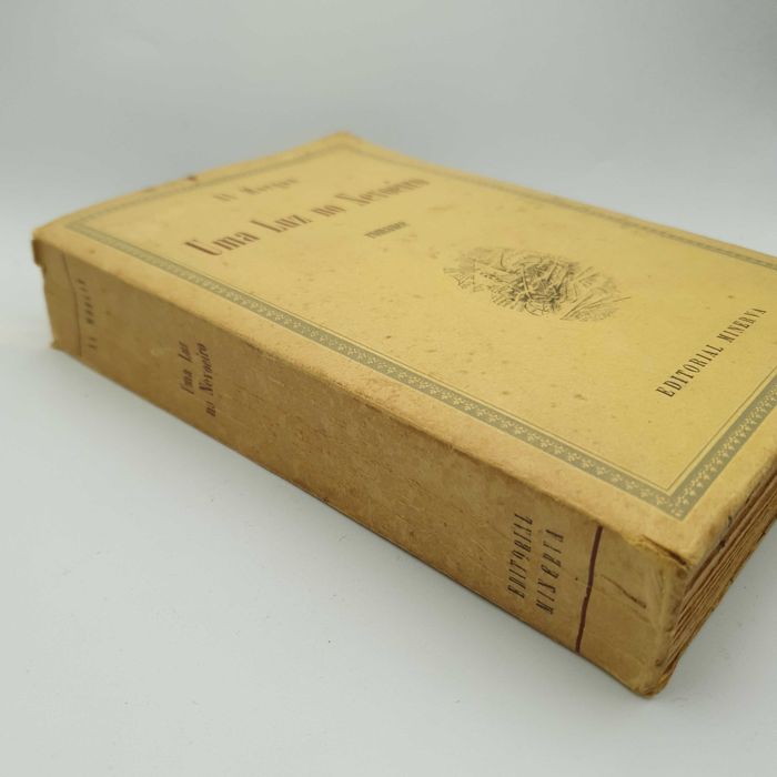 Livro - Al Morgan - Uma Luz No Nevoeiro - Ref-CE2