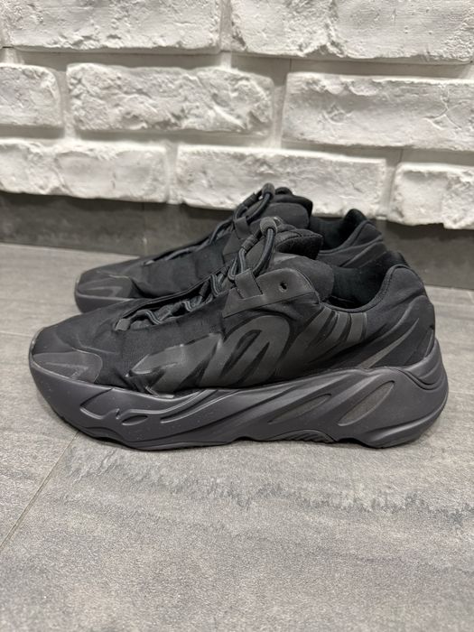 Buty Adidas Yeezy Boost 700 MNVN Triple Black 40 2/3