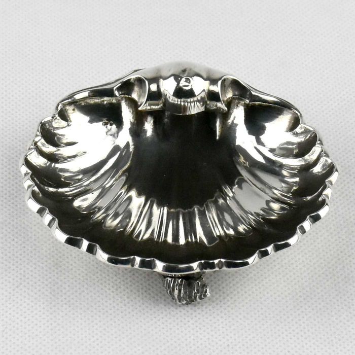 Concha em prata portuguesa com pés em forma de búzio