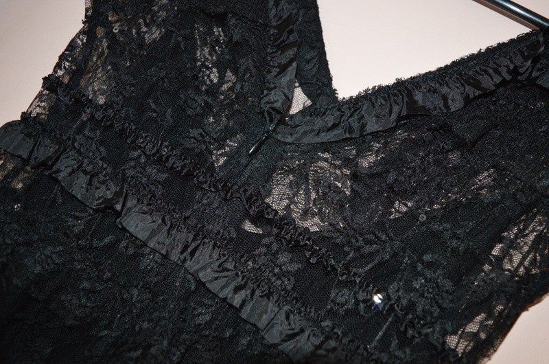 36(S) mała czarna wyjątkowa i piękna koronkowa sukienka ECHO