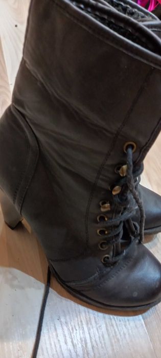 Buty na obcasie 38
