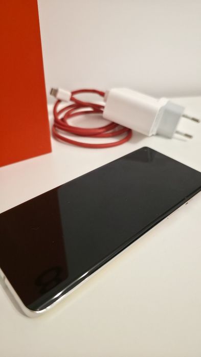 Sprzedam OnePlus 8 stan bardzo dobry