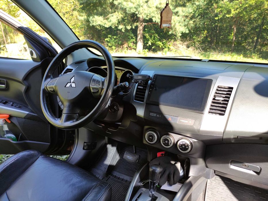 Mitsubishi Outlander XL