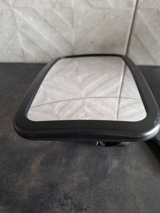 Lusterko do obserwacji dziecka w aucie