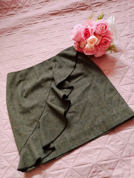 Wełniana spódniczka w pepitkę z falbanką old money vintage