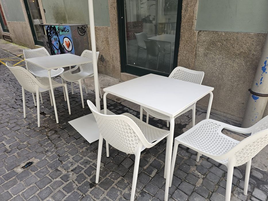 Esplanada com guarda sol
