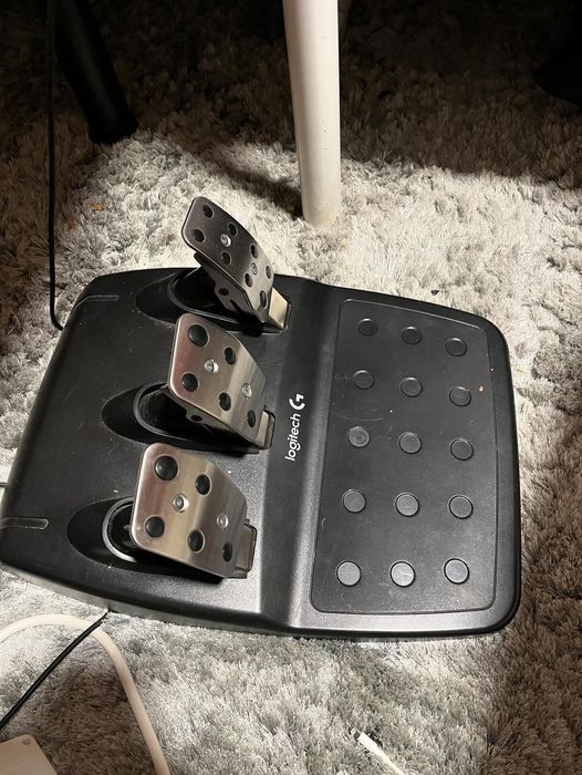 Volante g29 com 5 anos de Garantia 
(Tenho talões de compra e garantia