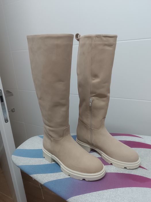 Botas  de cano alto (oportunidade)