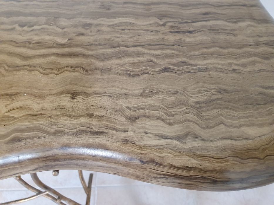 Mesa decorativa dourada