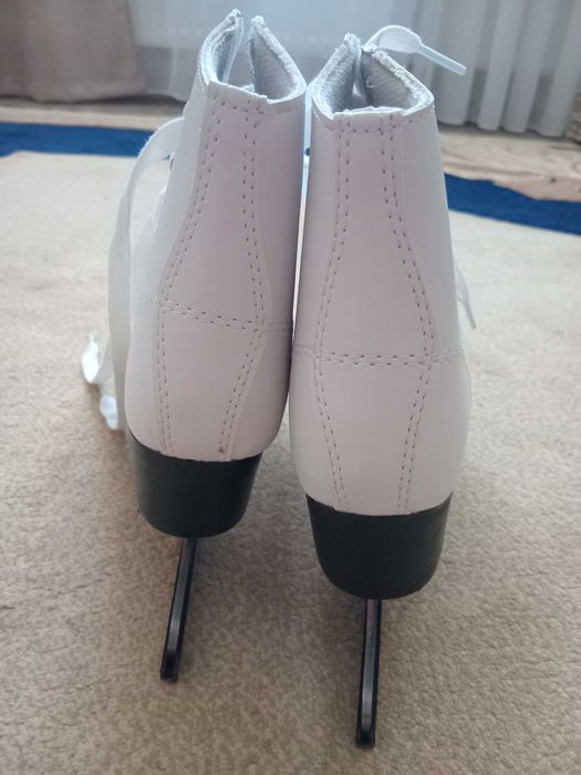 Ковзани жіночі  розмір 37/38 НОВІ, Коньки. В упаковці.