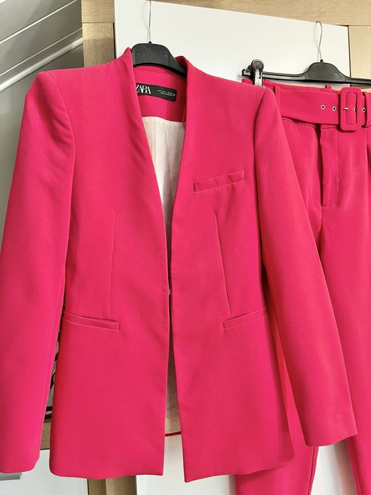 Damski rozpwy fuksja garnitur marynarka spodnie z paskiem zara
