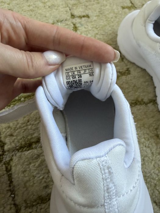 Продам кросівки adidas