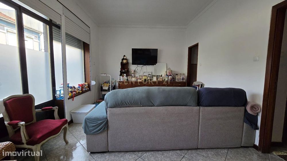 Apartamento T1 com Terraço e Garagem em Gondomar