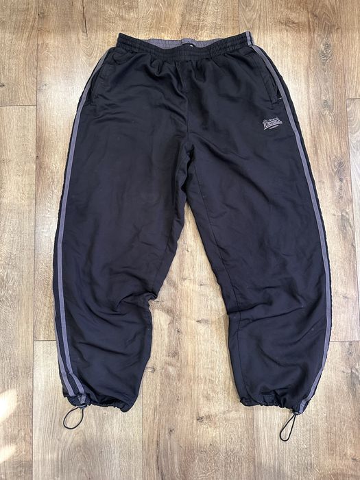 Нейлоновые штаны Lonsdale на утяжках