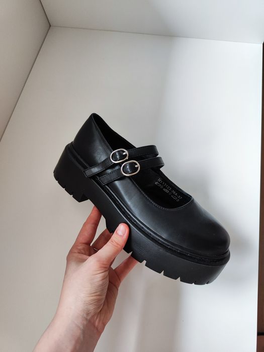 Нове взуття жіноче