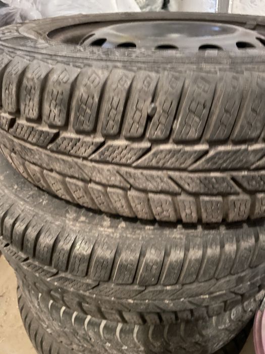 Opony zimowe na felgach stalowych