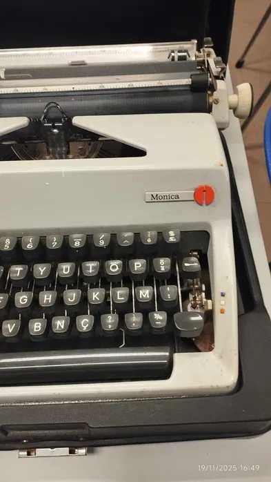 Maquina de escrever Olympia