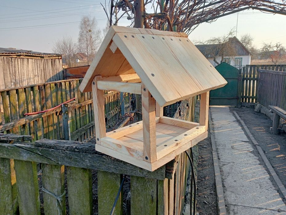 Годівниця(кормушка для птиц)годівниця для птахів.шпакіниця.